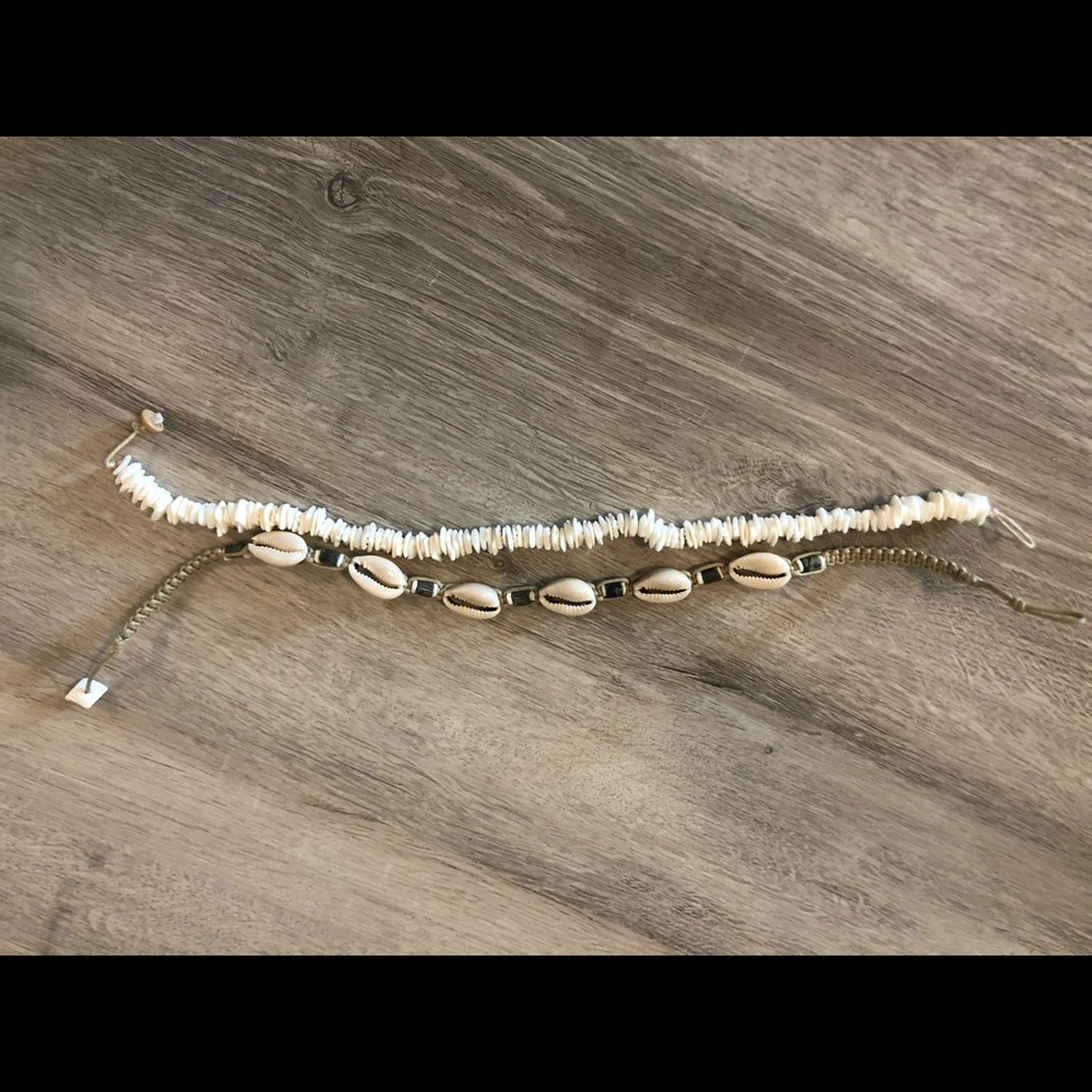Women's puka shell necklaces lot of 2
